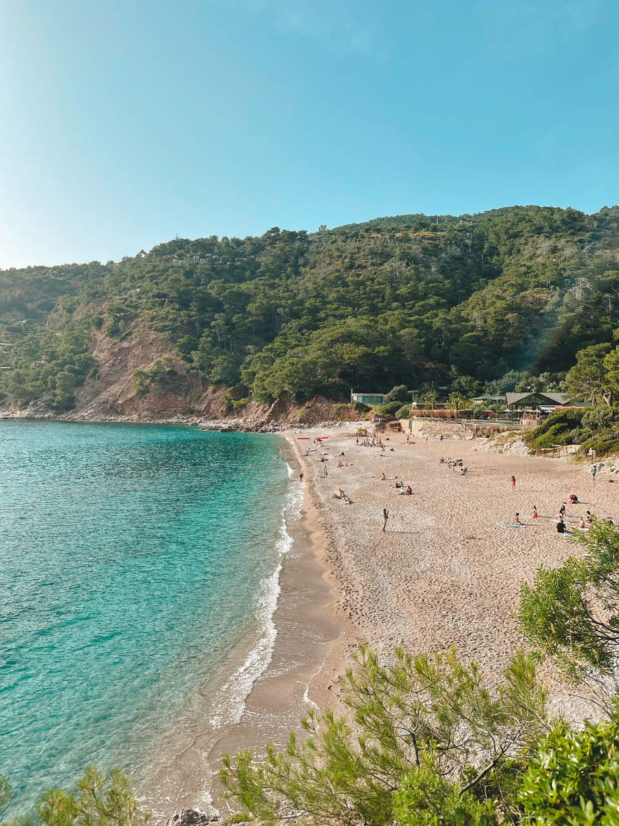 Невероятные пейзажи и изумрудная вода бухты Кабак