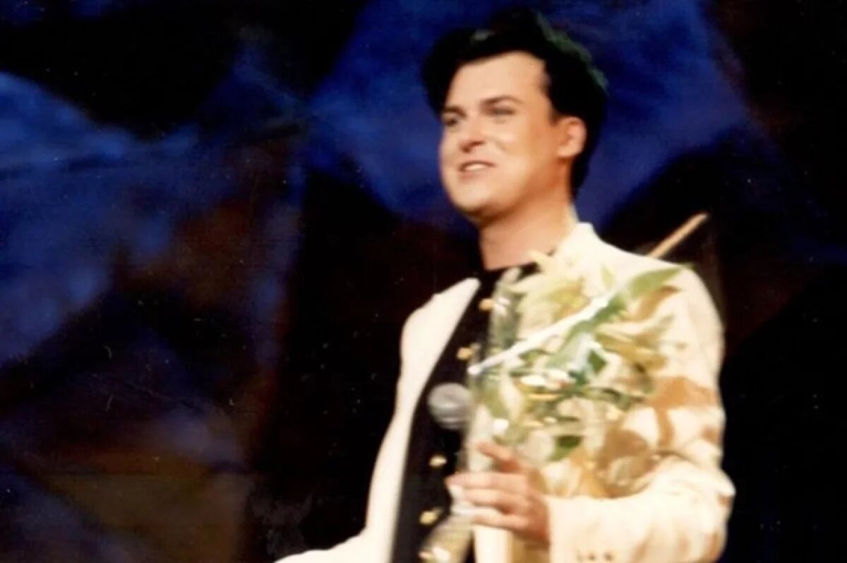    Певец Юлиан резко ответил Макаревичу за Пахмутову