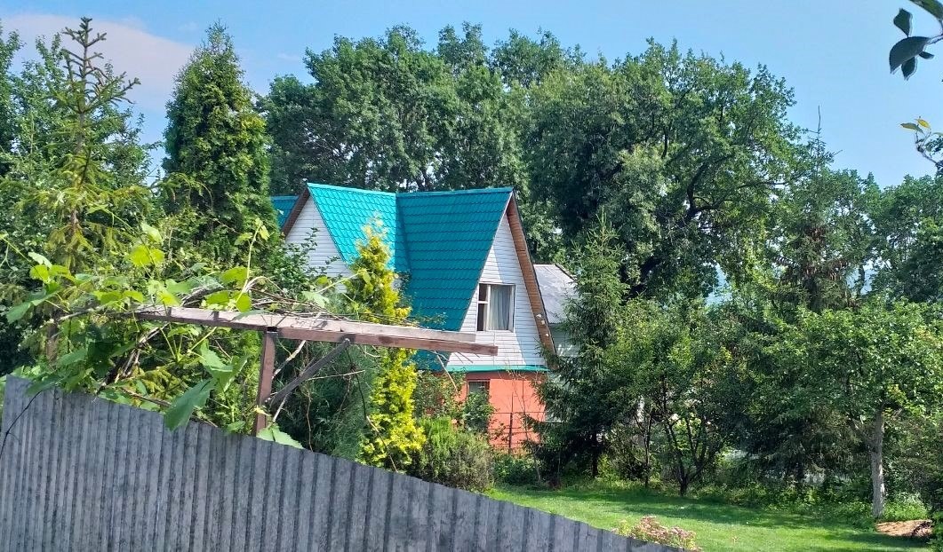 Нужно платить налог и на дачу, и на дачный участок. Фото автора