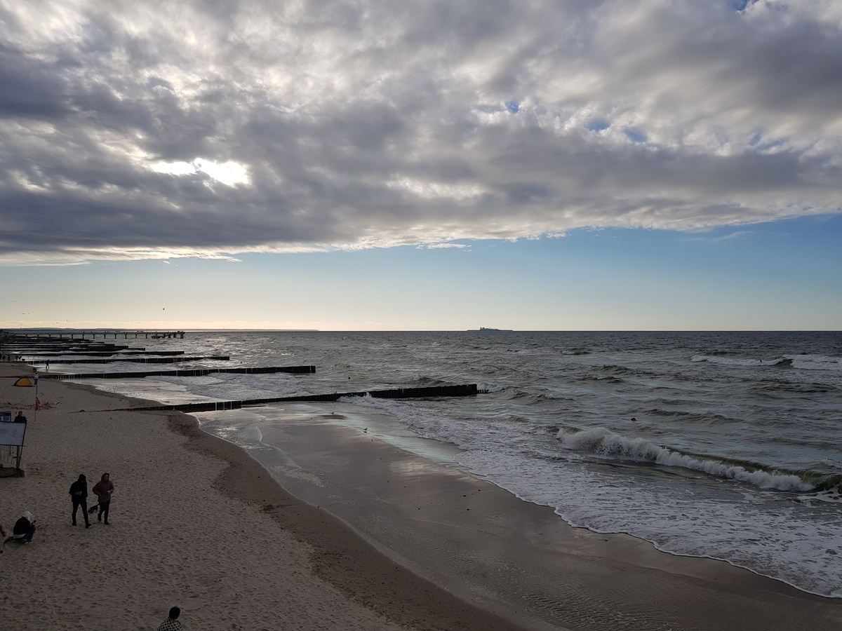 Пляж в Зеленоградске вечером. Фото автора. 