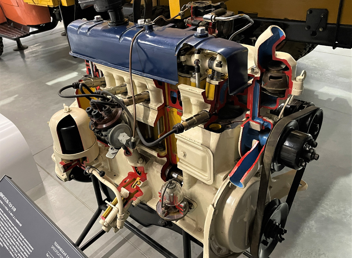 двигатель ГАЗ- форкамерно-факельного зажиганиием установлена центрифуга