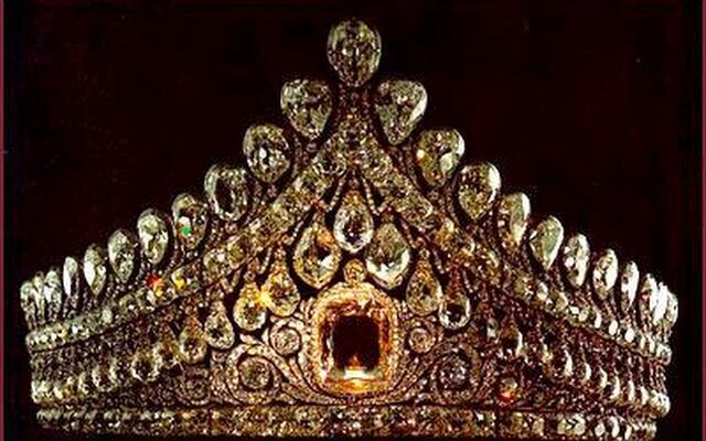 Тайна императорской диадемы :история пропажа и легенды сокровищ Романовых