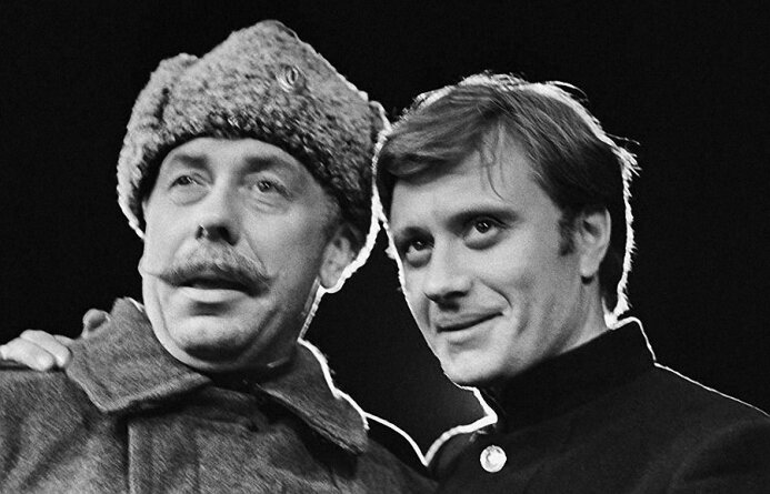 В спектакле "У времени в плену" (1970).