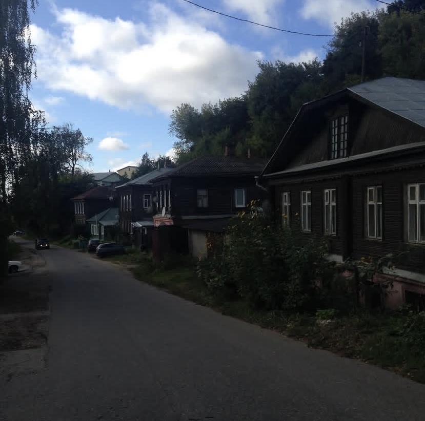 По пути от железнодорожного вокзала к центру города.