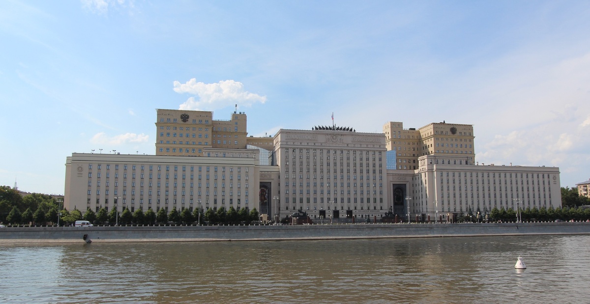 МО РФ. Недалеко от Крымского моста. Первая достопримечательность и воспоминание о брате