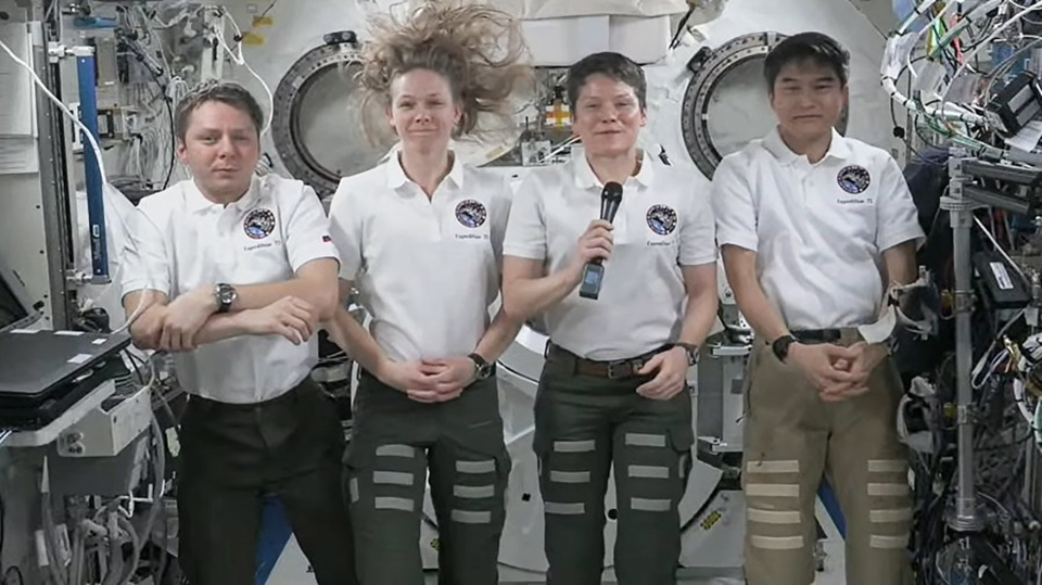 Экипаж Crew-10 Dragon во время пресс-конференции (слева направо): Кирилл Песков, Николь Эрс, Энн Макклейн и Такуя Ониси. Фото: NASA-TV