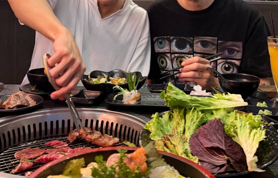 Вьетнамцы любители все обжаривать, а в прикуску большое количество зелени