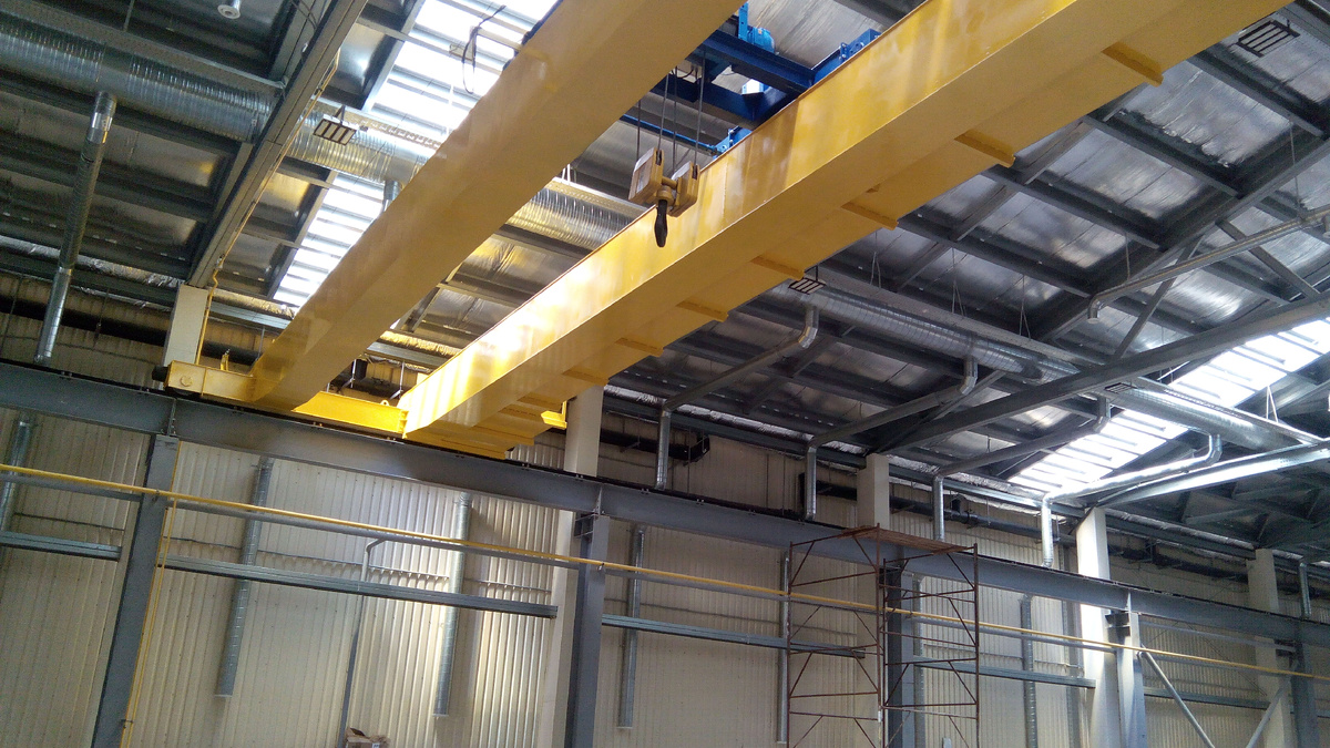 Мостовой двухбалочный кран производства ООО ПК "Крантехмаш"