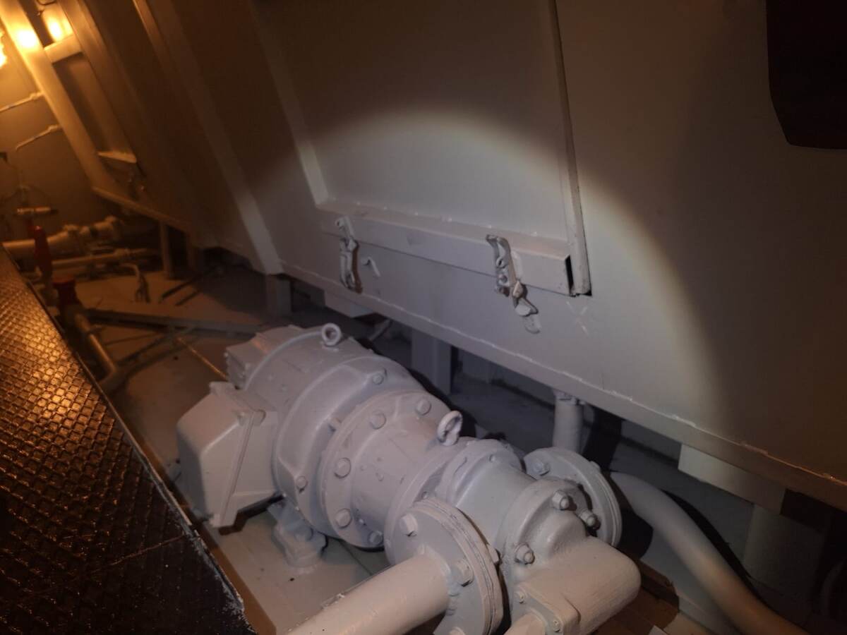 Маслопрокачивающий агрегат забирает масло с масляной ванны и подает в масляную систему только в момент запуска