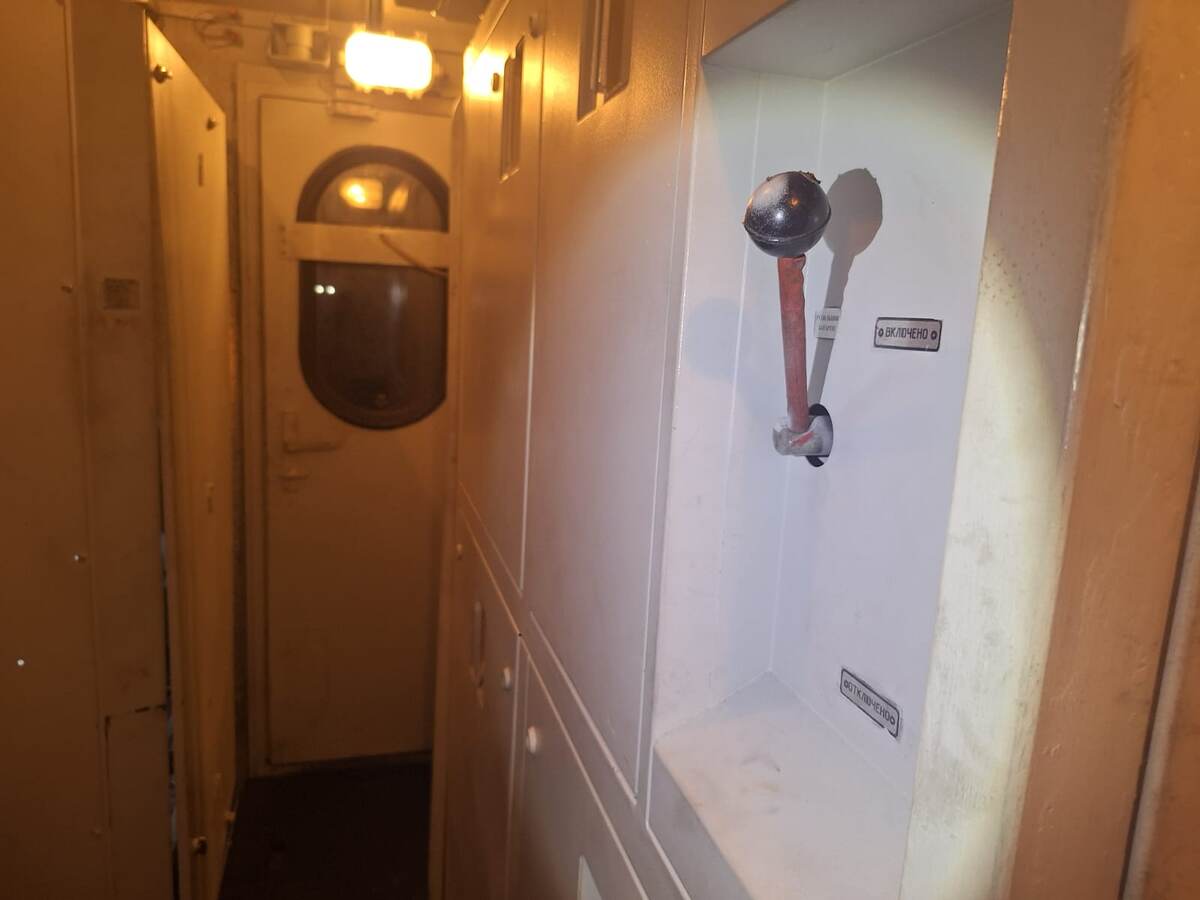 Рубильник включения аккумуляторной батареи