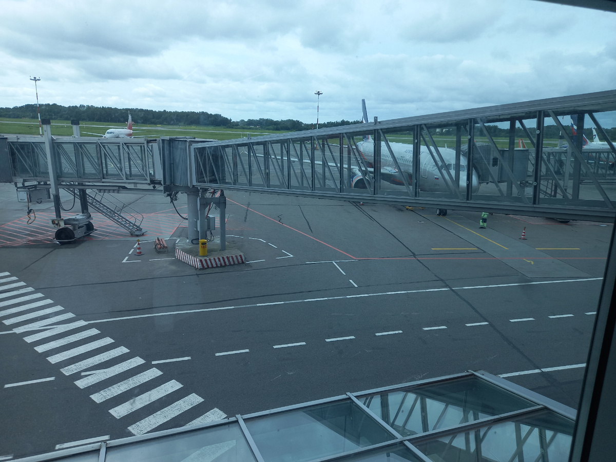 Смотрим на самолёты, которые не хотят нас вещ