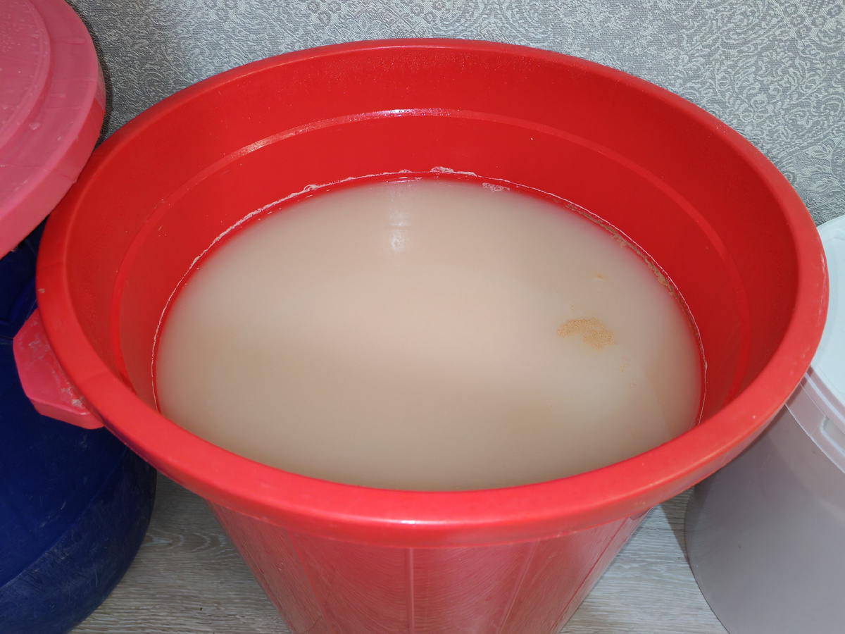 Крепкая брага с пеногасителем.