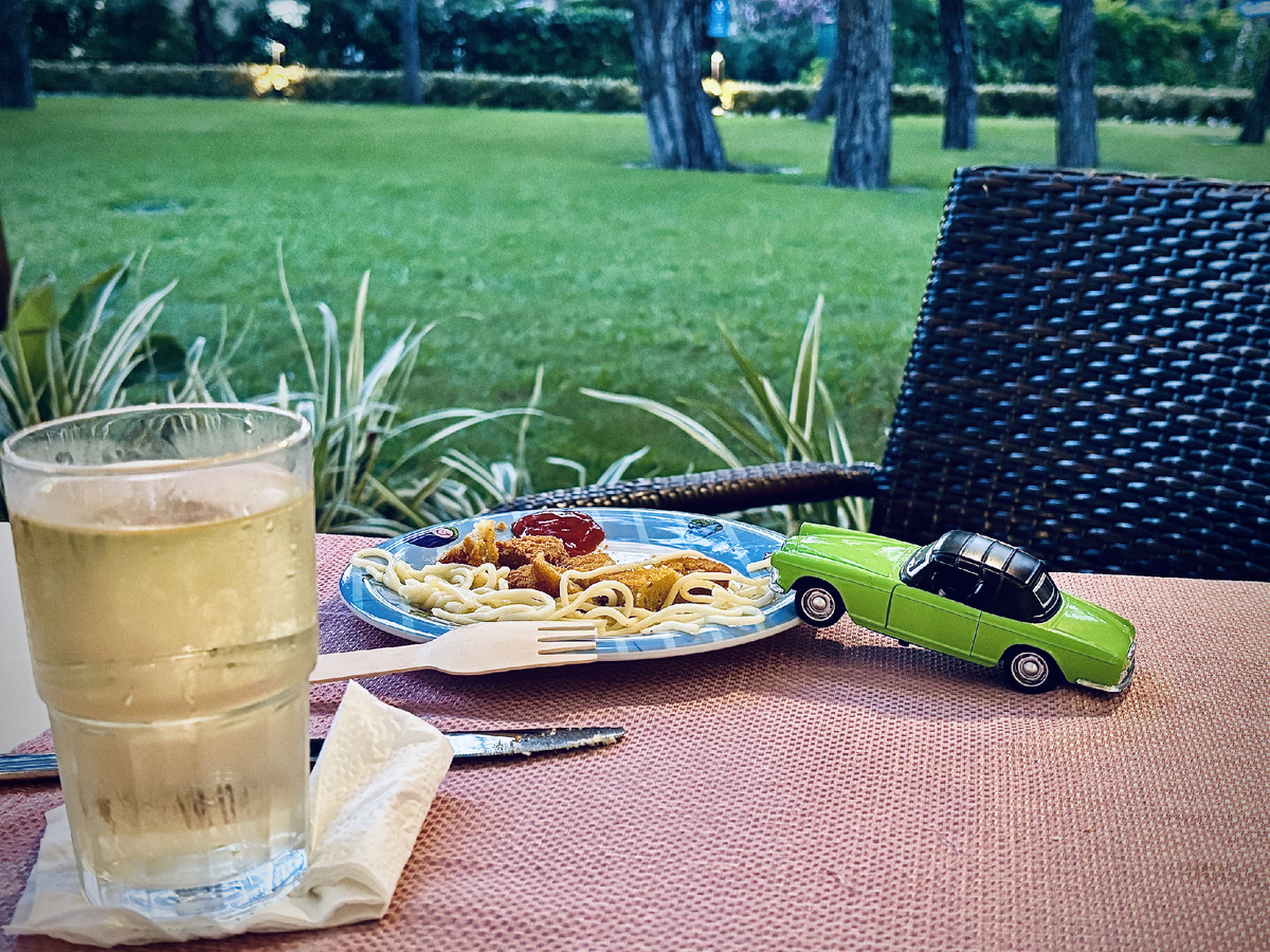 С отелем all-inclusive нам повезло и наши маленькие привереды буквально сметали еду со стола