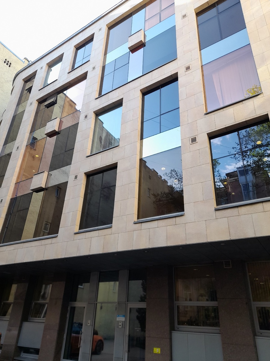 М.А.Мамошин. 2007.  Одно из зданий  "Белой книги" Петербурга https://wwclub.spb.ru/book/belaya-kniga-krasnaya-kniga-chernaya-kniga/ 