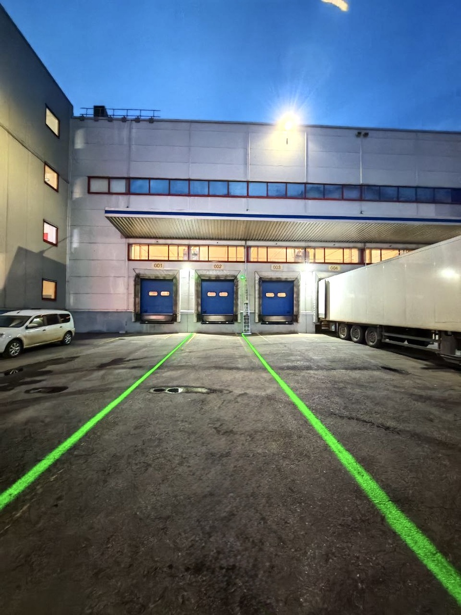 Лазерная разметка для выделения линий вдоль загрузочных мест