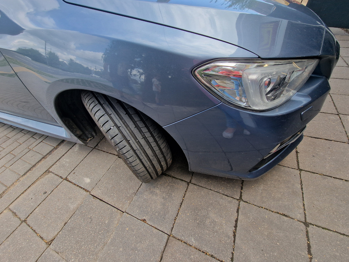 фото автора: а вот и шуруп в шине