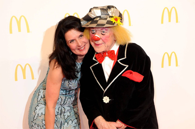    Олег Попов с женой. Фото: www.globallookpress.com