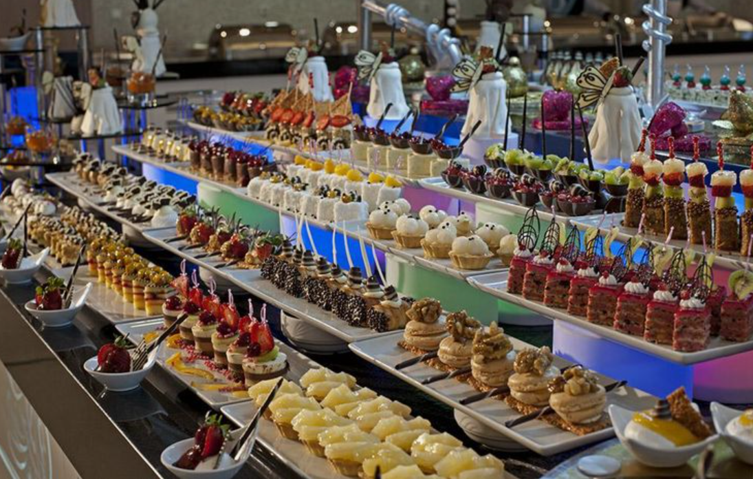 Добавляют по одной ягодке