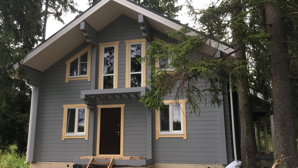 Окрашенный дом из бруса