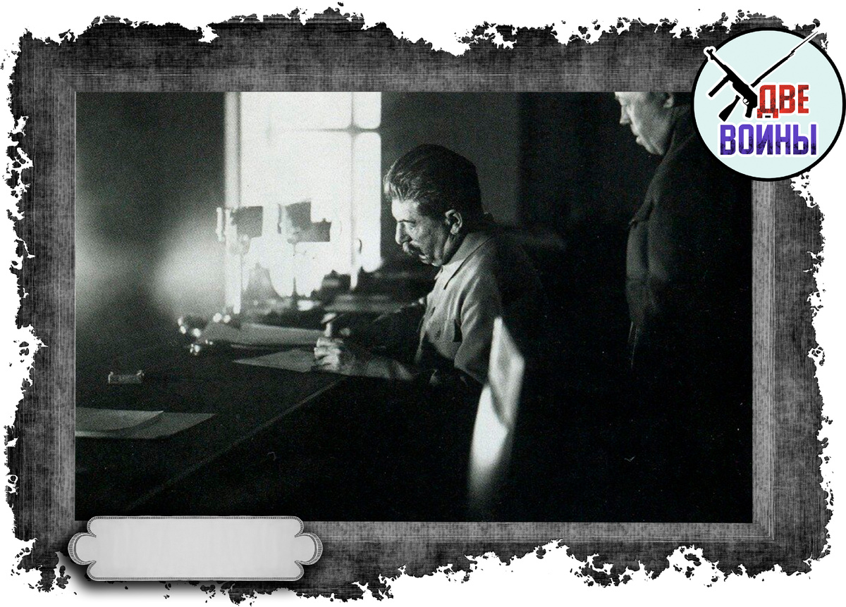 Сталин за работой. Фото в свободном доступе.