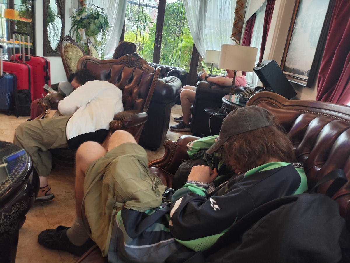 Спят усталые ...