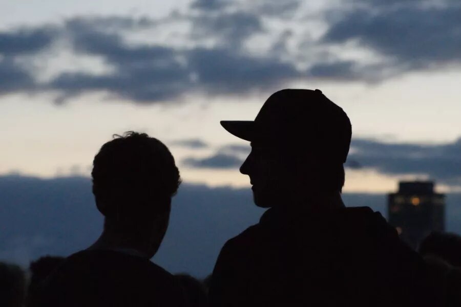 Подростки. Друзья. Парни. unsplash.com   📷