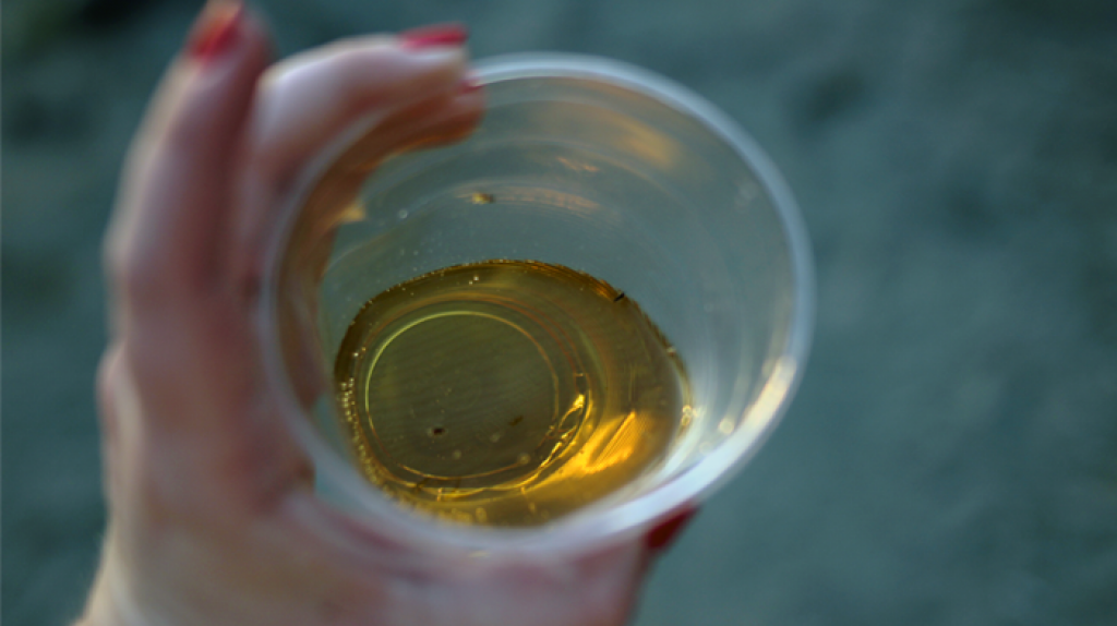     Часто подросткам удается купить пиво и энергетики..Архив "БР"