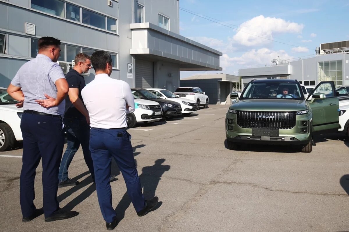    Для продажи машины с пробегом не лучшее время: цены упали. А для покупки новой — то, что надо: цены не растут.