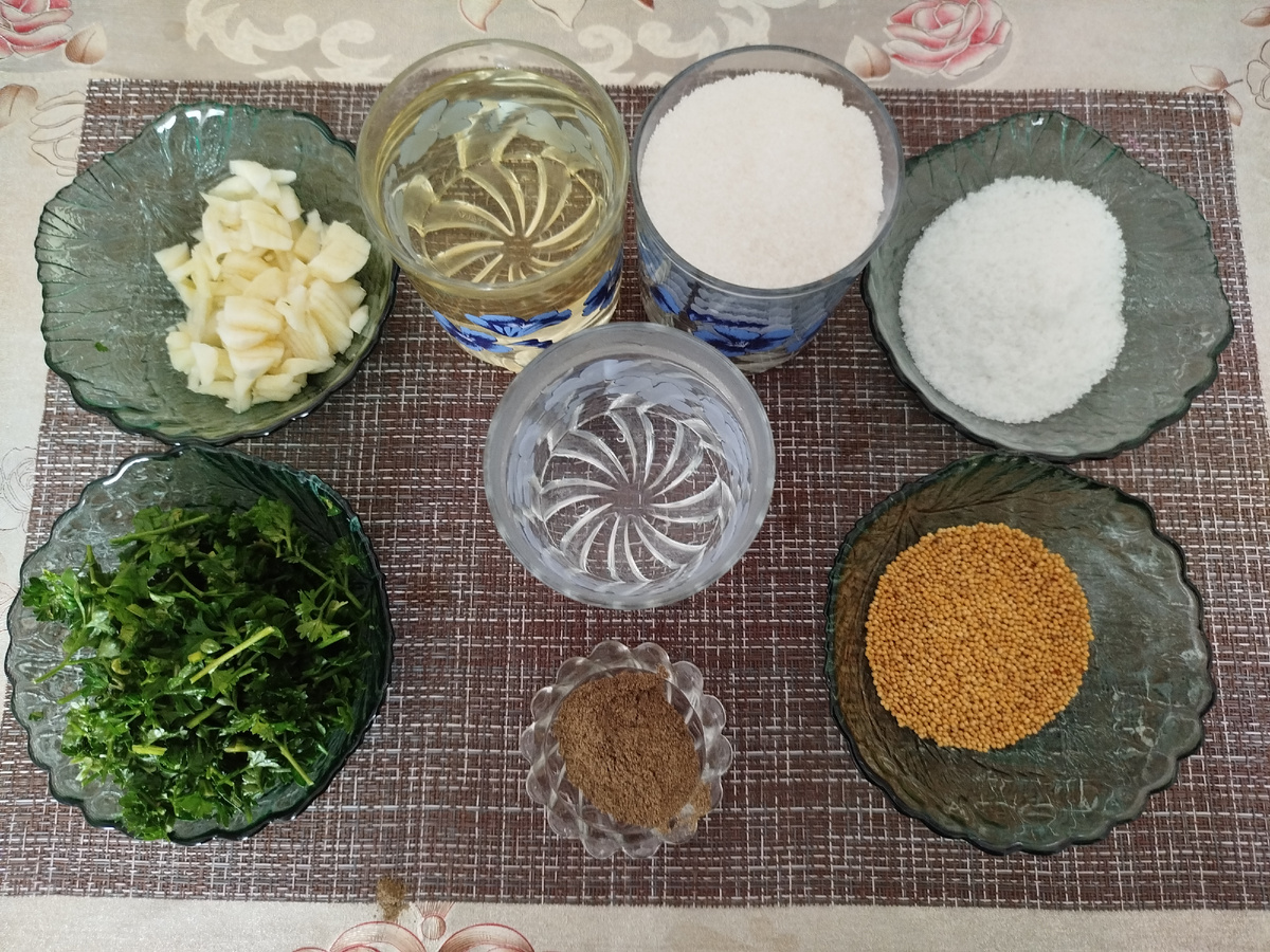 Ингредиенты для маринада огурцов