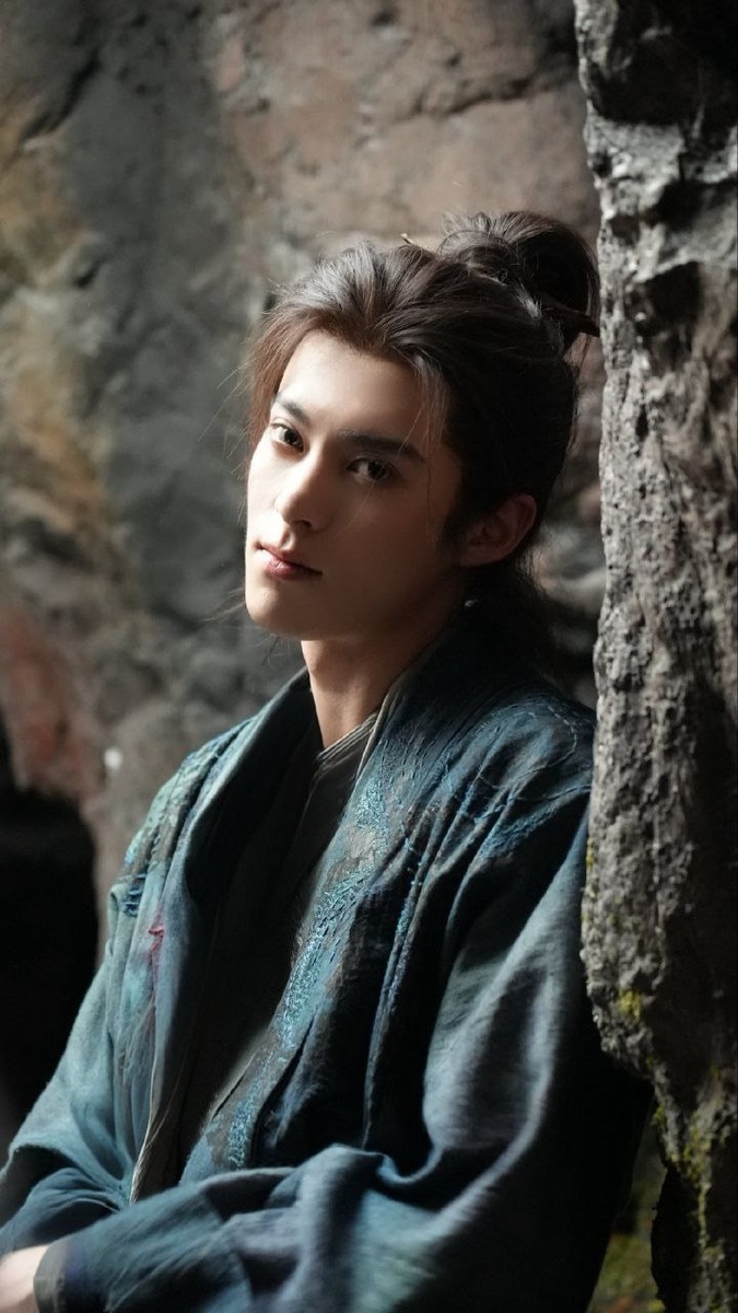 Актёр Дилан Ван. Не забудьте про галерею...