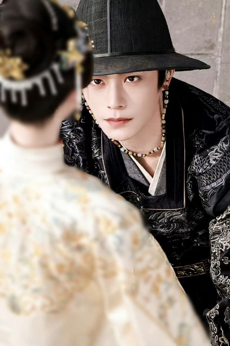 Актёр Дин Юйси. Галерея сама себя не пролистает...