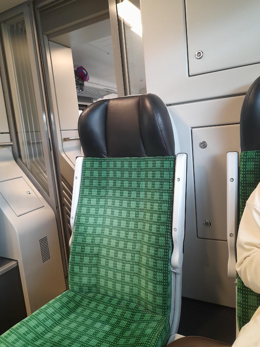 Вагон скоростной электрички. 