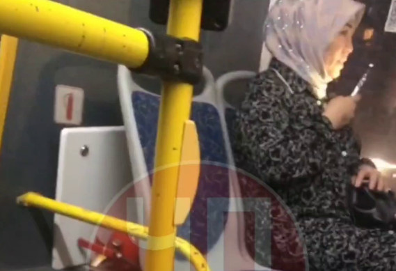 Азиза хихикала, просматривая видео, и отправляла голосовые сообщения. Фото: кадр видео телеграм-канала "ЧП Пермь".