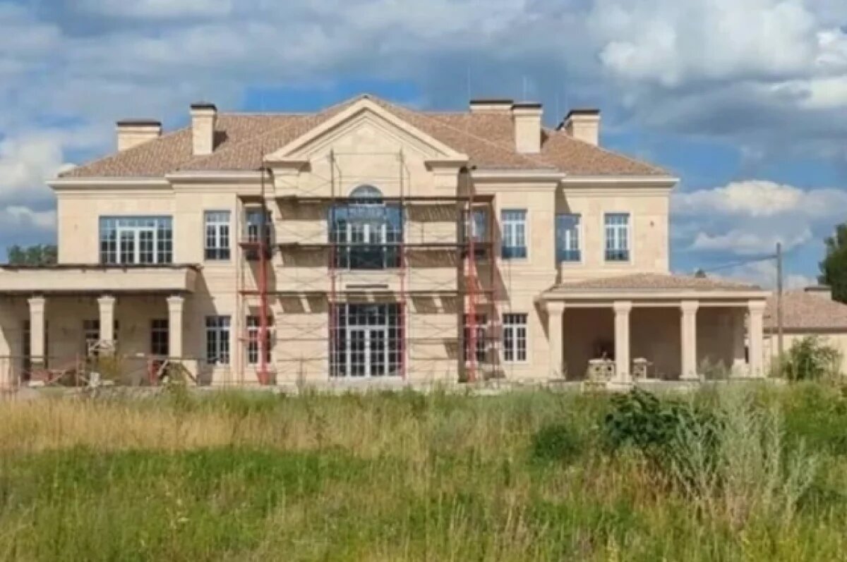    Зеленскому строят тайный квартал с бункером: экс-нардеп раскрыл подробности