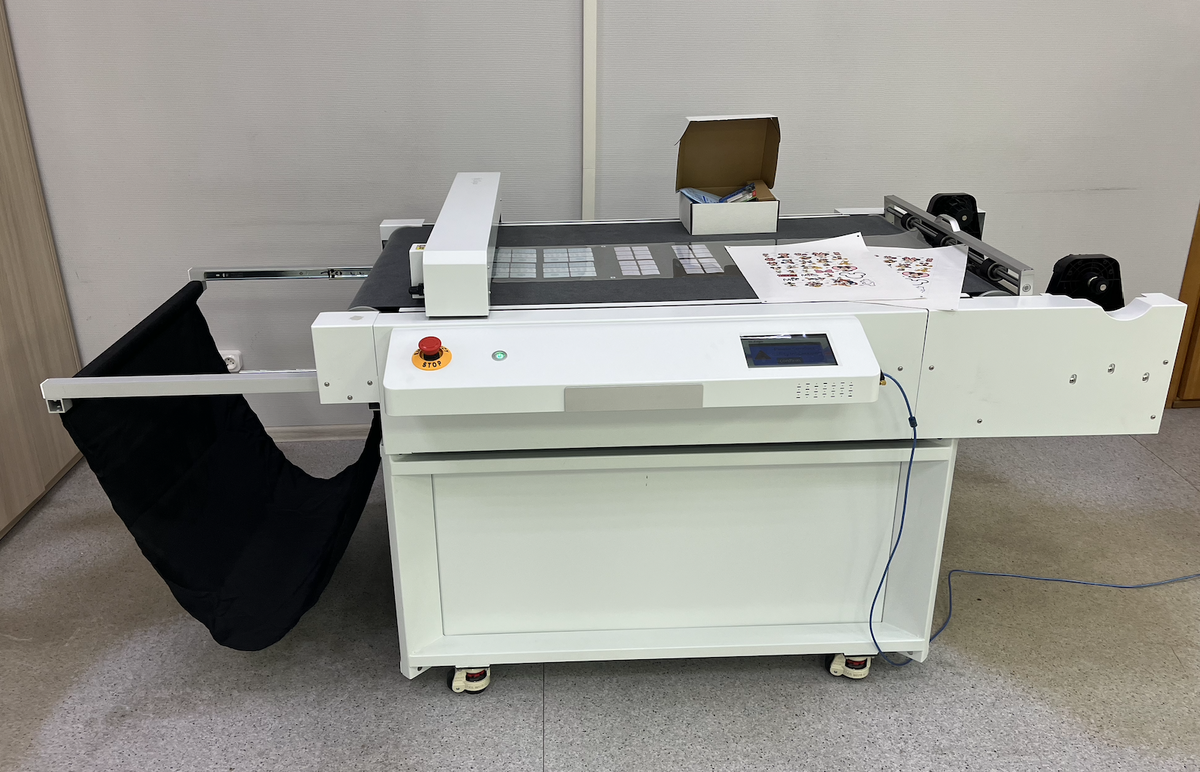 Планшетный режущий плоттер Saga FC6209 с автоматической размоткой