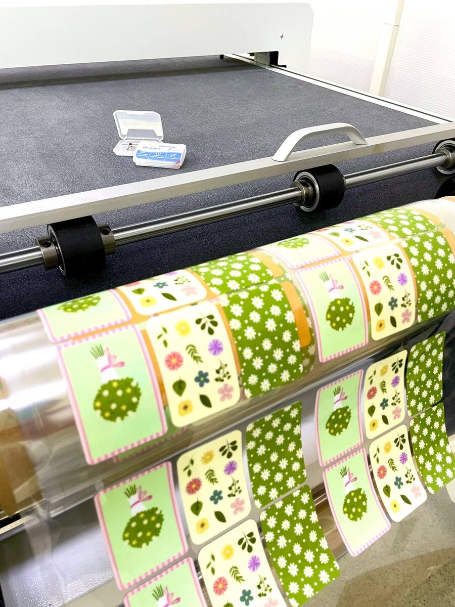 Saga FC6209, подача материала для резки