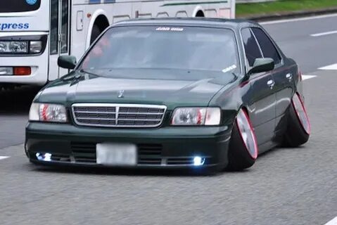 Отрицательный развал колёс.