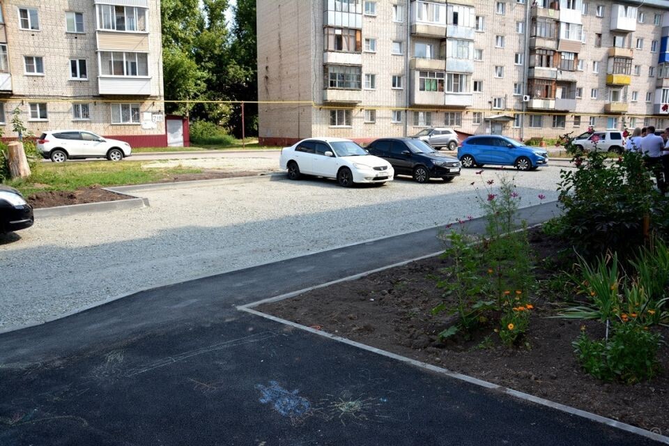    Благоустройство двора по ул. Георгия Исакова, 222. Источник: barnaul.org