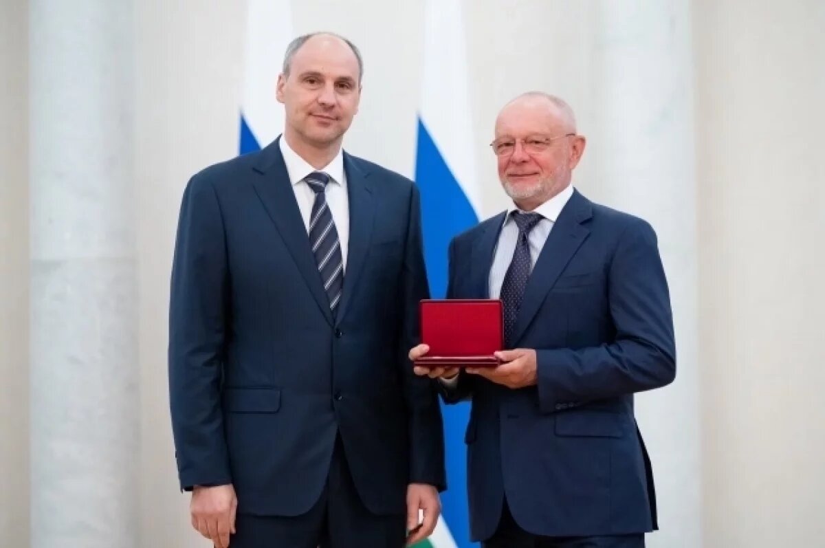    Денис Паслер вручил государственные награды выдающимся уральцам