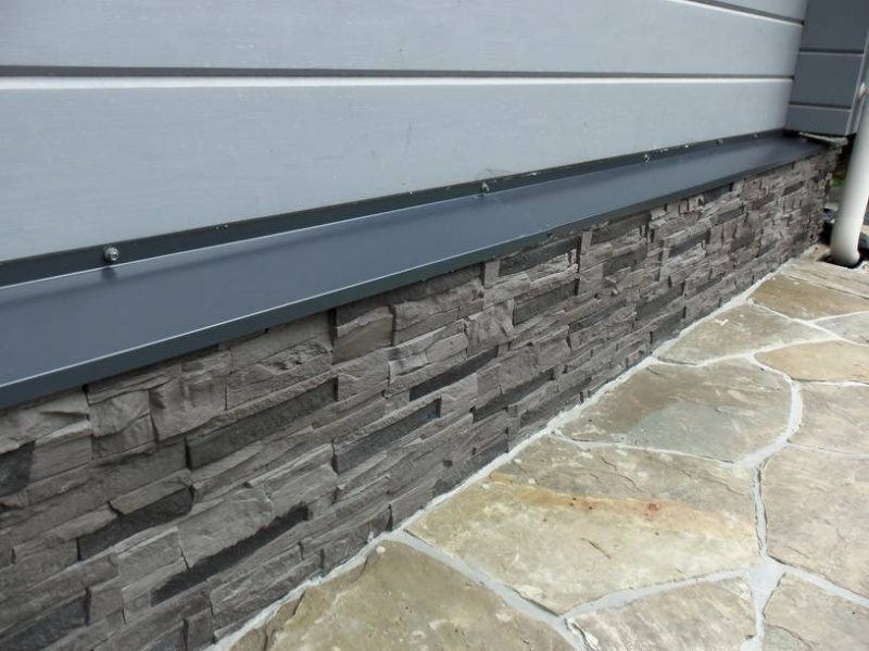 Отлив на цоколь. Покрытие полиэстер, цвет - серый графит RAL 7024