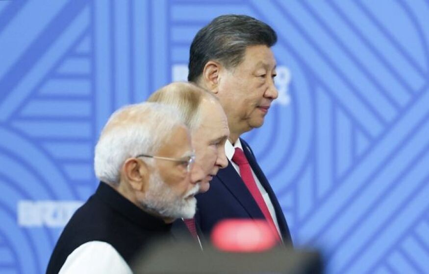    Индусы оказались самым слабым звеном. Но Китай выстоял под натиском Трампа