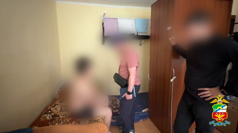     Житель Красноярска пытался поджечь два релейных шкафа на железной дороге