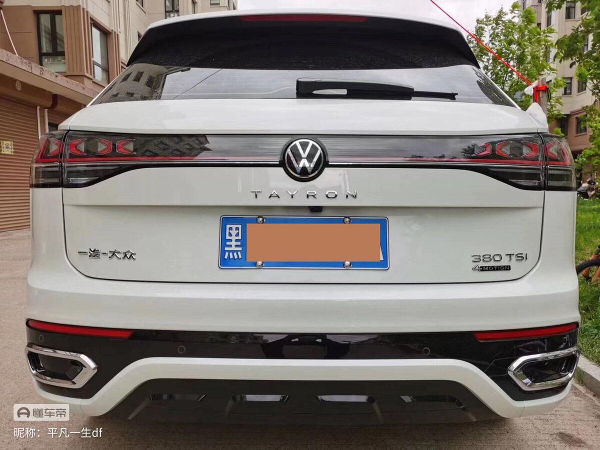 Фото 2. Задняя часть Volkswagen Tayron.