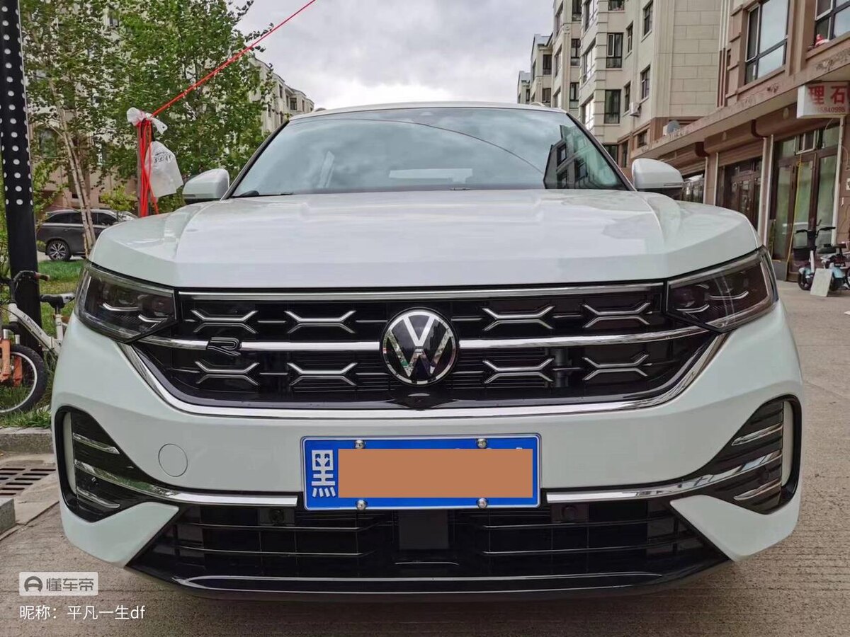 Фото 1. Передняя часть Volkswagen Tayron.