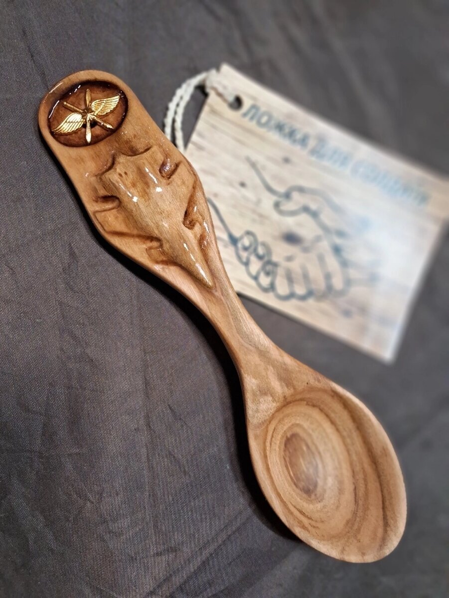    Каждое изделие - и привет из дома, и оберег, и символ Победы. Фото: Из личного архива/ Александр Ивченко