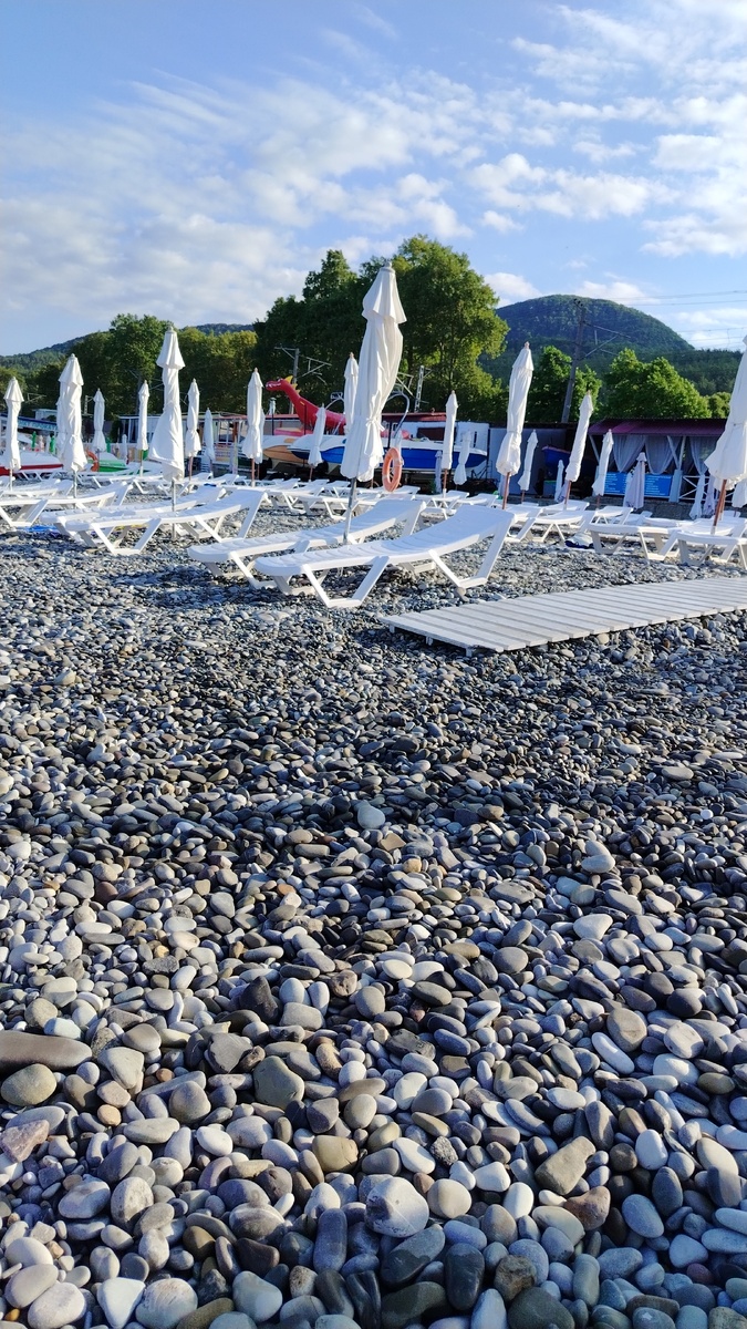 Галечный пляж