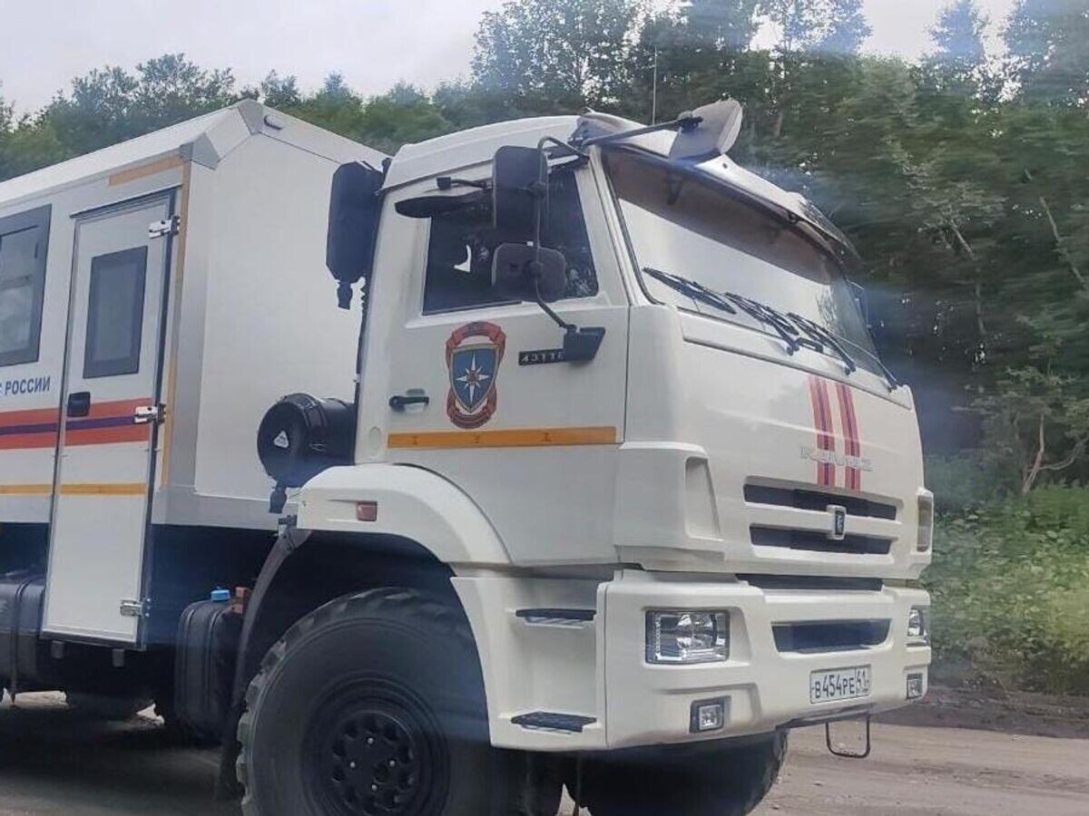    Автомобиль МЧС России во время эвакуации людей после цунами на Камчатке© Главное управление МЧС России по Камчатскому краю