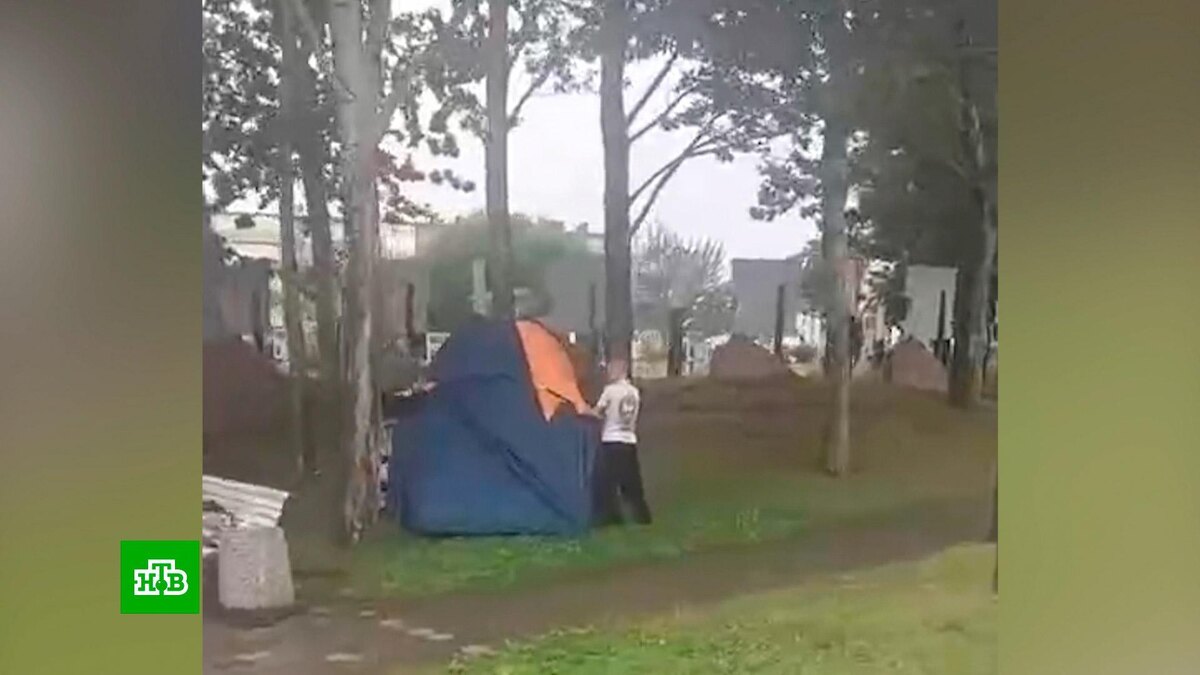   Жители Камчатки спят в парках    из-за    боязни новых землетрясений