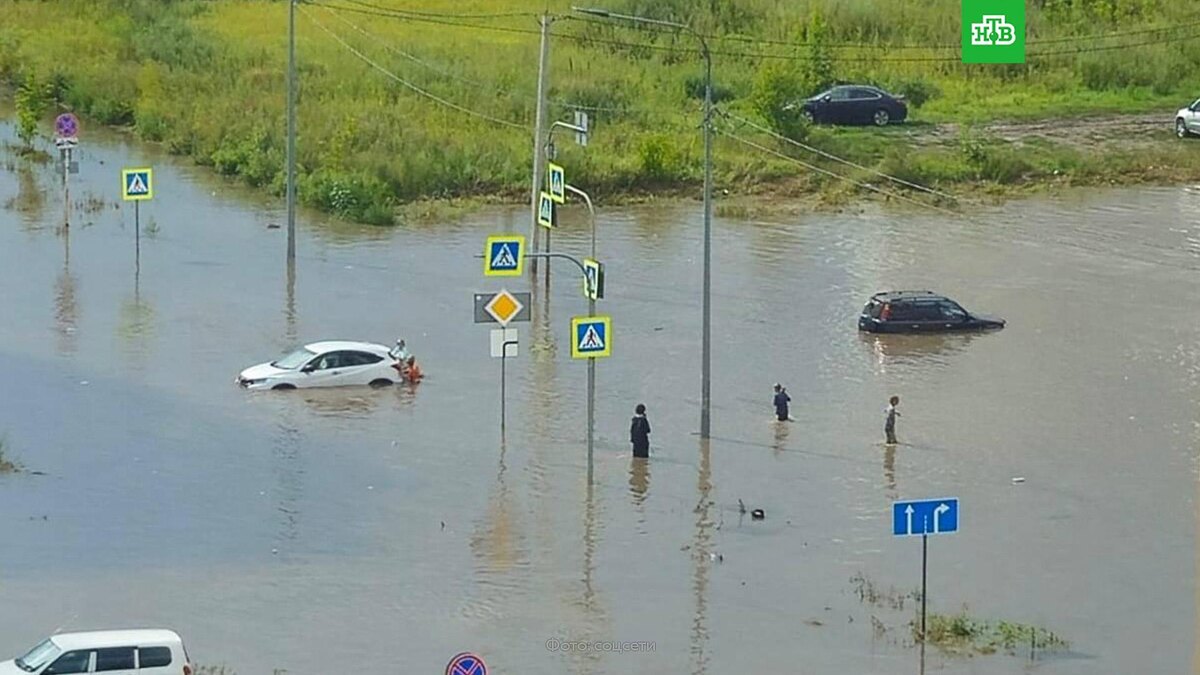    Мощный ливень в Барнауле: затопило улицы, подвалы и цокольные этажи