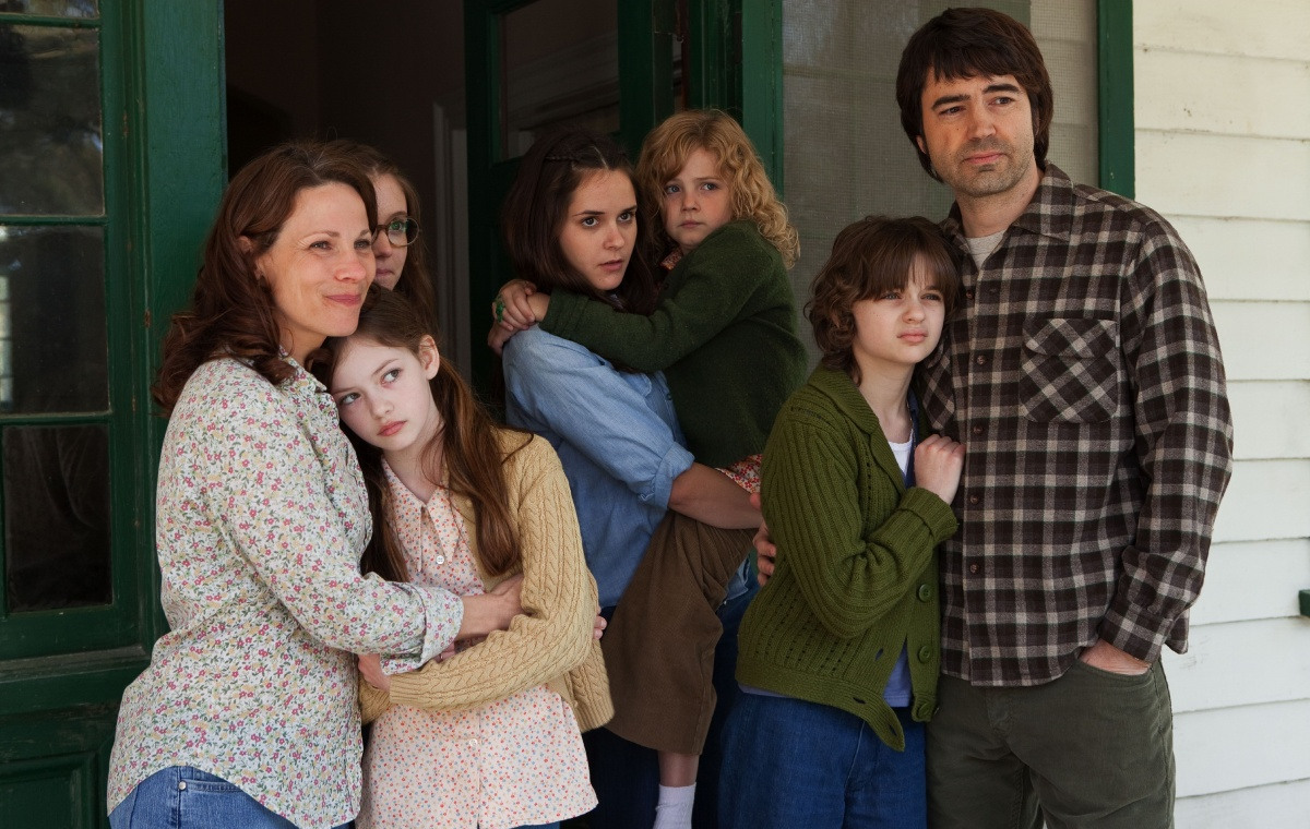 Фото из свободных источников. Семья Перрон в фильме "Заклятие".